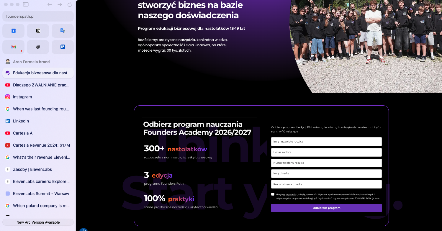 Oryginalny formularz Founders Academy z nagłówkiem Odbierz program nauczania i przyciskiem Odbieram program